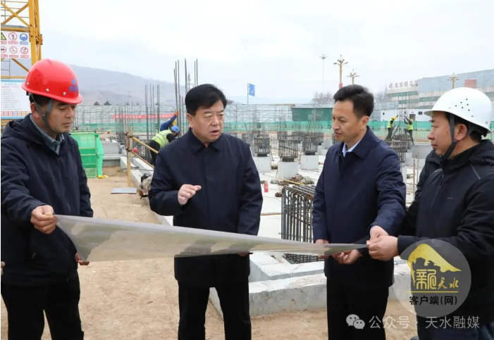 杨金泉在秦安县调研