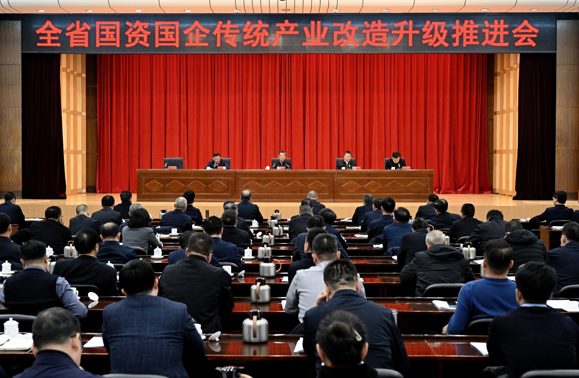 任振鹤在全省国资国企传统产业改造升级推进会上强调
坚持智能化绿色化融合化方向 推动传统产业改造升级实现新的突破和跃升