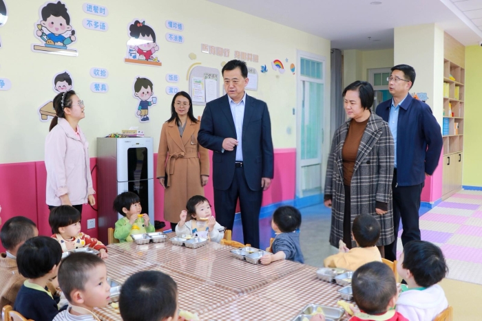 武和谦在市区调研“一老一小”养老托育服务和医养融合工作情况