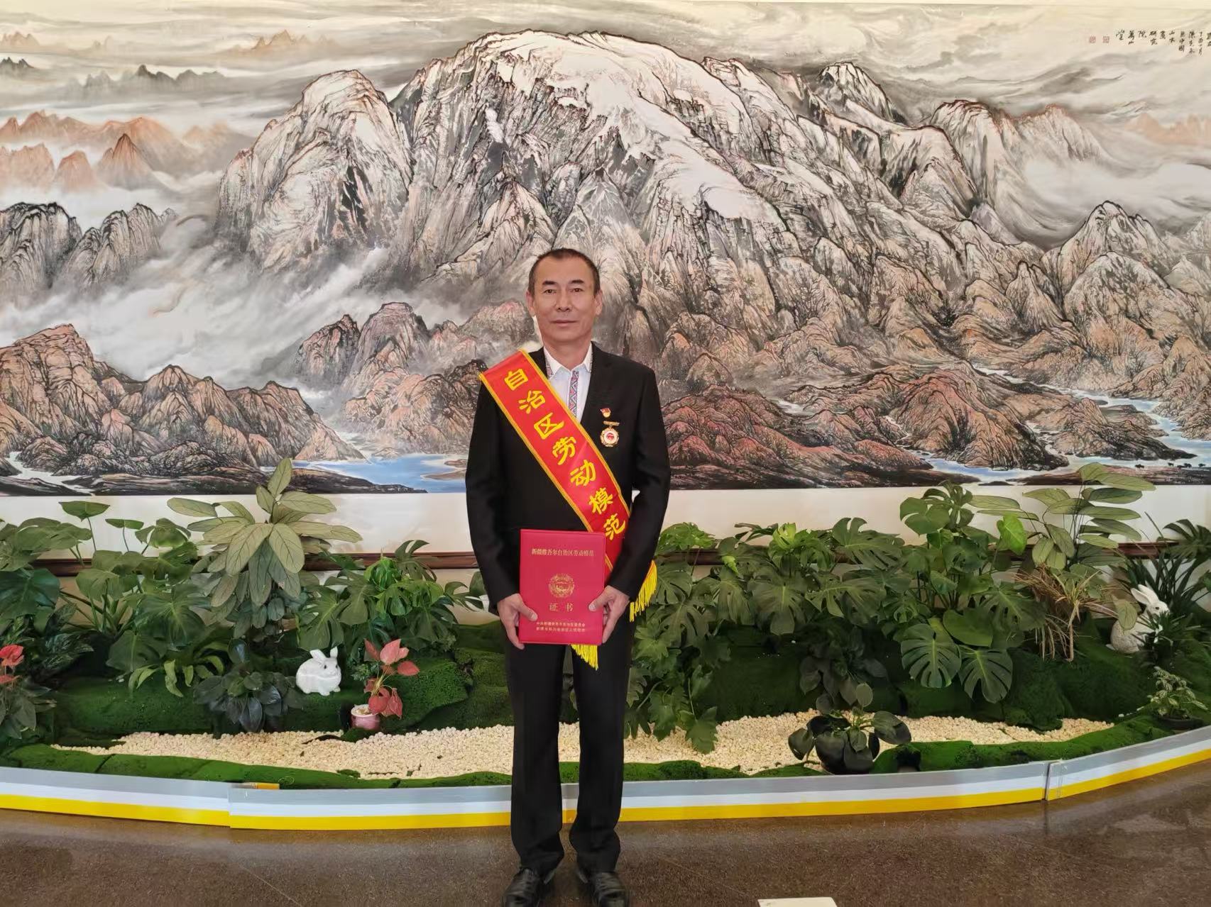 【优秀共产党员先锋榜样(一)】扎根水电一线的先锋榜样 —— 记新疆维吾尔自治区劳动模范喀斯木・司马义