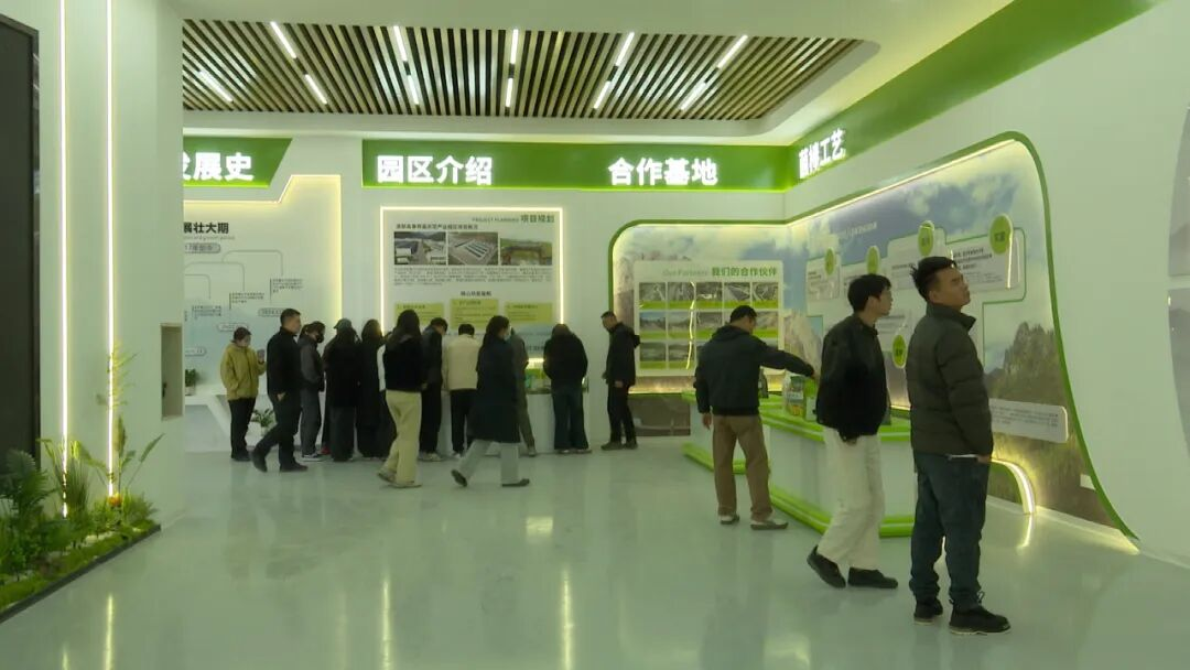 迭部县年轻干部走进园区看发展 一线课堂促实干