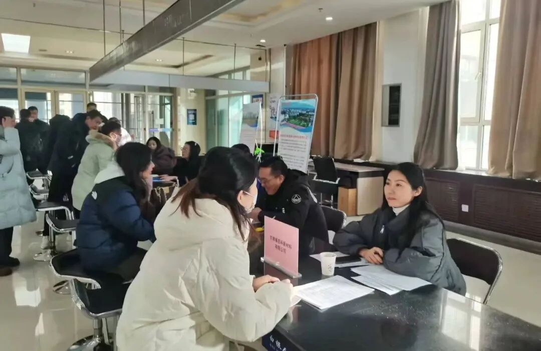 白银高新区组织重点企业参加全市高校毕业生专场招聘会