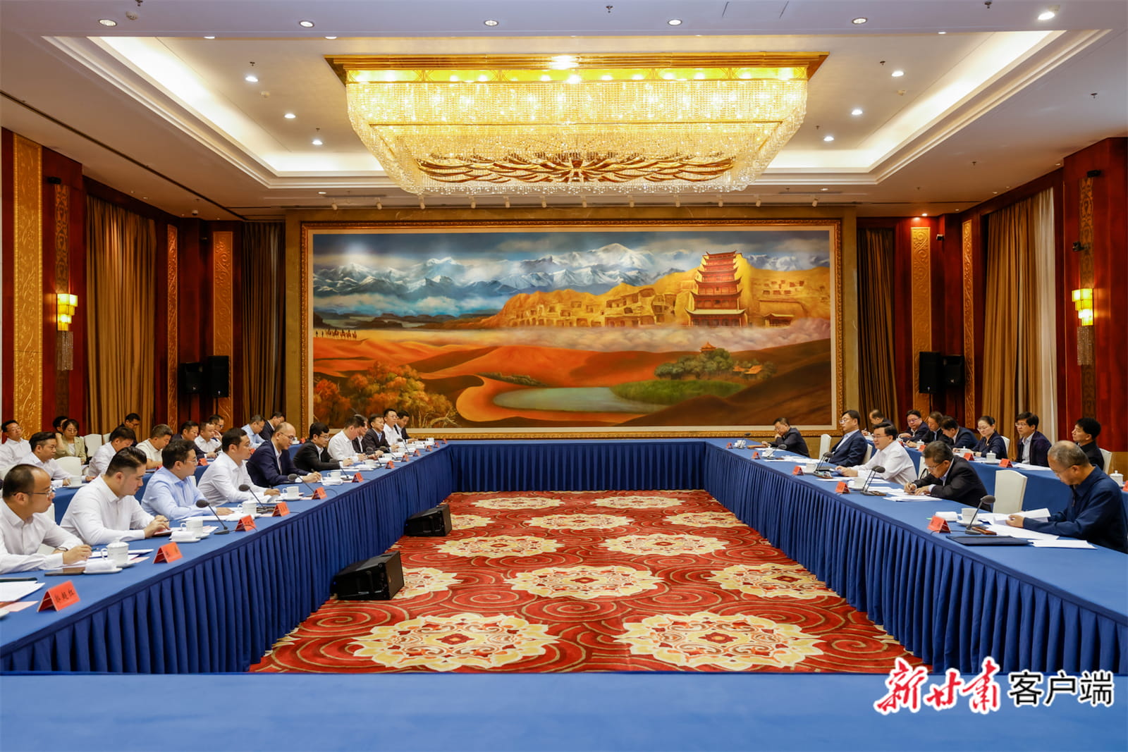 胡昌升任振鹤与中国青年企业家协会考察团座谈